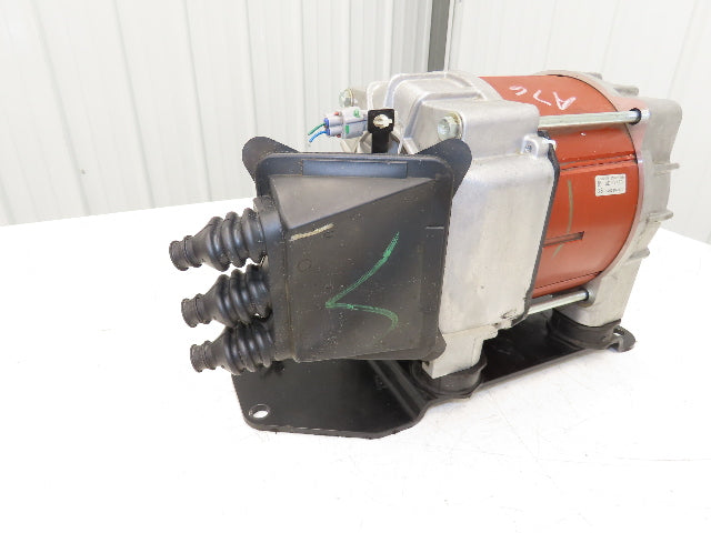 Toyota 14310-21470-71 Electric Forklift Hydraulic Pump Motor 24V 15.1kW 8FBCU30