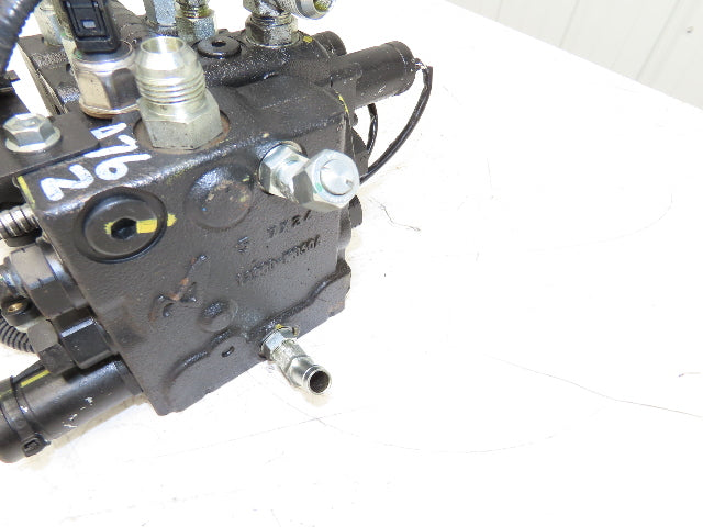 Toyota 67620-U3584-71 Hydraulic 3-Spool Forklift Mast Control Valve From 8FBCU30