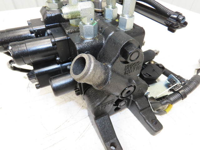 Toyota 67620-U3584-71 Hydraulic 3-Spool Forklift Mast Control Valve From 8FBCU30