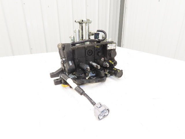 Toyota 67620-U3584-71 Hydraulic 3-Spool Forklift Mast Control Valve From 8FBCU30