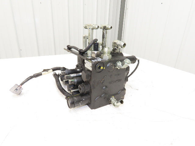 Toyota 67620-U3584-71 Hydraulic 3-Spool Forklift Mast Control Valve From 8FBCU30