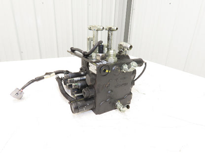 Toyota 67620-U3584-71 Hydraulic 3-Spool Forklift Mast Control Valve From 8FBCU30