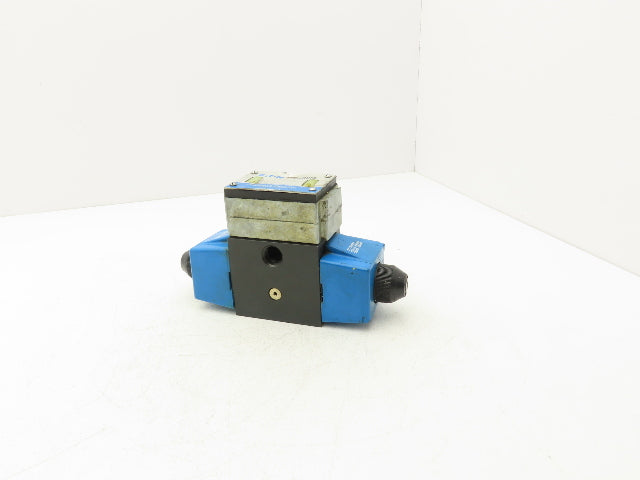Vickers DG4S4LW-012C-B-60 Directional Control Solenoid Pilot Valve 110/120V