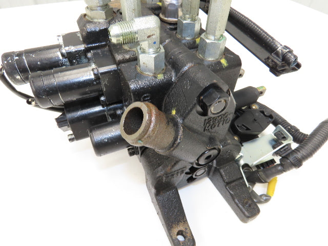 Toyota 67620-U3584-71 Hydraulic 3-Spool Forklift Mast Control Valve From 8FBCU30