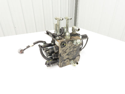 Toyota 67620-U3584-71 Hydraulic 3-Spool Forklift Mast Control Valve From 8FBCU30