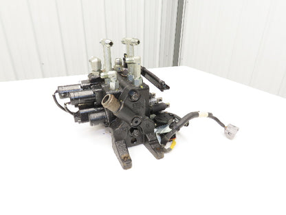 Toyota 67620-U3584-71 Hydraulic 3-Spool Forklift Mast Control Valve From 8FBCU30