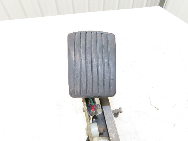 Hyster E50XM-27 Electric Forklift Accelerator Pedal Assembly With Potentiometer
