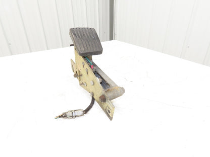 Hyster E50XM-27 Electric Forklift Accelerator Pedal Assembly With Potentiometer