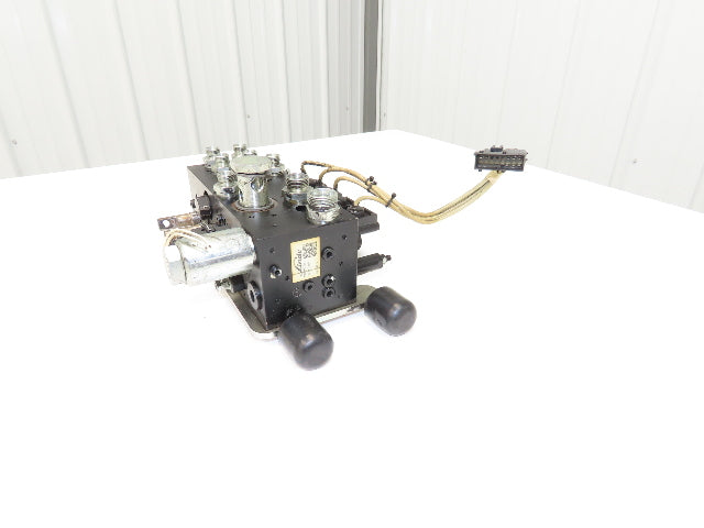 Linde L0009443761 Hydraulic 4-Lever Spool Valve Forklift Mast Control Off E32CL