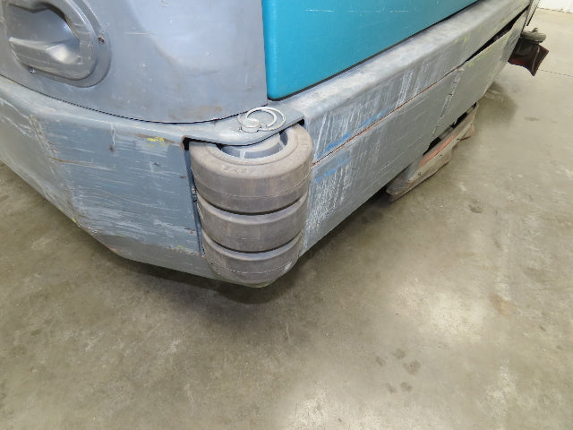 Tennant T17 Ride On Floor 46" Scrubber 36V Battery 1680 Hrs Needs Service