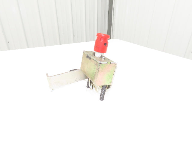 Linde Forklift E Stop With Bracket Removed From E32CL