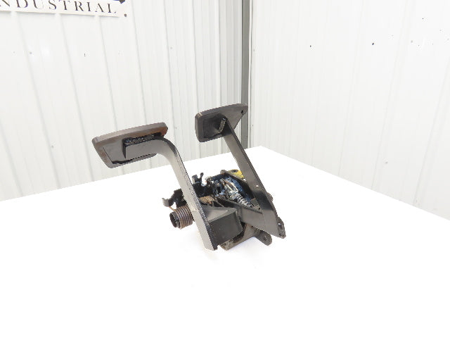 Caterpillar Forklift Accelerator & Brakle Pedal With Bracket Removed From 2C5000