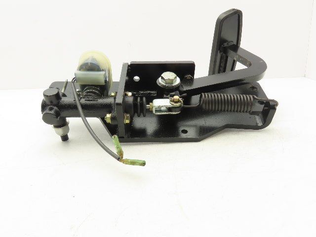 Yale ERC060VGN36TE085 Electric Forklift Brake Pedal Master Cylinder & Bracket