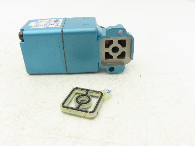 Mac 250B-111CA Solenoid Operated 3-Way Poppet Valve 25-150PSI 120VAC/24VDC