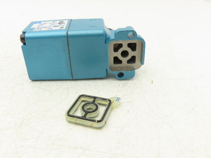 Mac 250B-111CA Solenoid Operated 3-Way Poppet Valve 25-150PSI 120VAC/24VDC