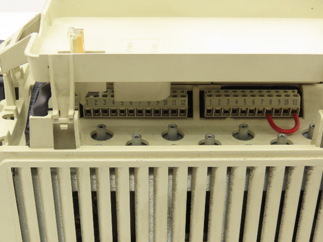 ABB ACS800-U1-0009-5+P901 Variable Speed AC Drive VFD 5.5kw 7.5Hp 480V 3PH