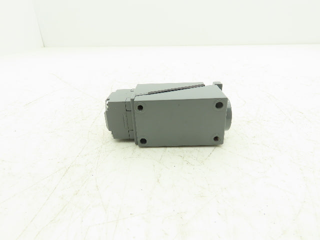 Allen Bradley 802T-ATPD Plug In Oiltight Limit Switch Roller Arm Spring Return