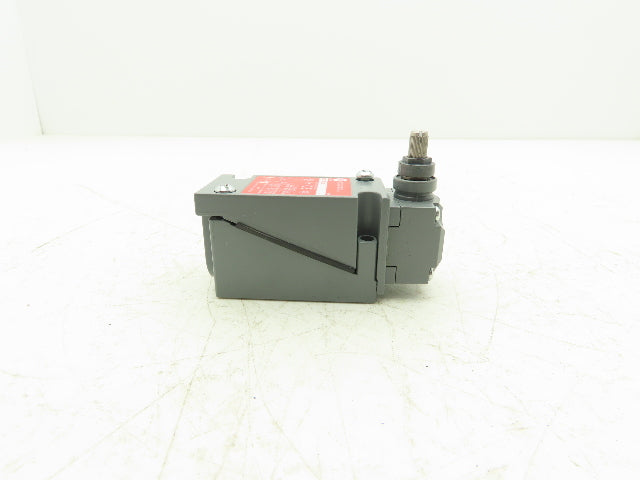 Allen Bradley 802T-ATPD Plug In Oiltight Limit Switch Roller Arm Spring Return