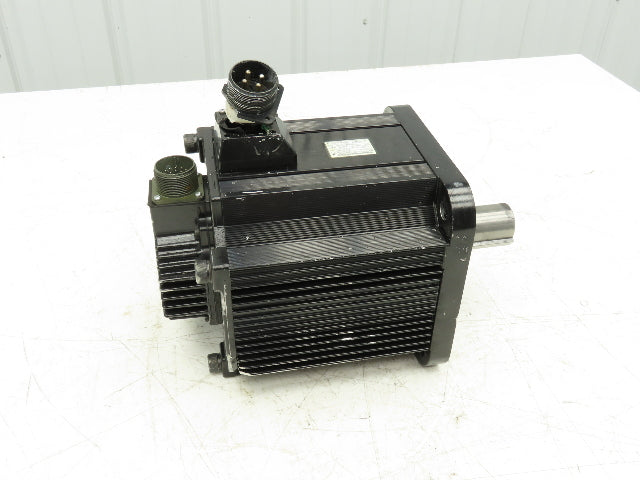 Yaskawa SGMGH-44QCA61 AC Servo Motor 4.4kw 1500 RPM 400VAC  *Broken Plug
