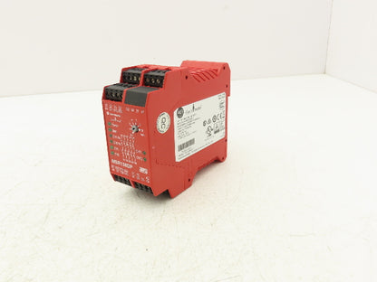 Allen Bradley 440R-M23145 GuardMaster Safety Relay 115VAC In 250VAC 24vDC Out