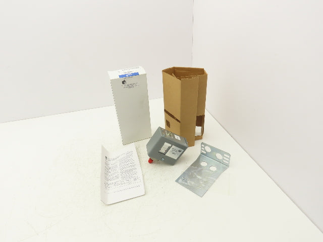 Johnson Controls P170AA-2 SPST Pressure Control Switch Single Pole 150 psi