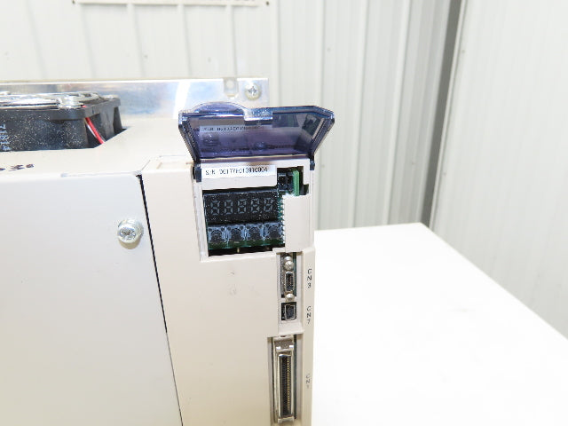 Yaskawa SGDV-370D01A SERVOPACK AC Drive 15kW 0-480V 0-300Hz 3Ph Out 380-480V In