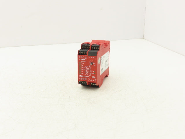 Allen Bradley 440R-M23145 GuardMaster Safety Relay 115VAC In 250V 24VDC Output