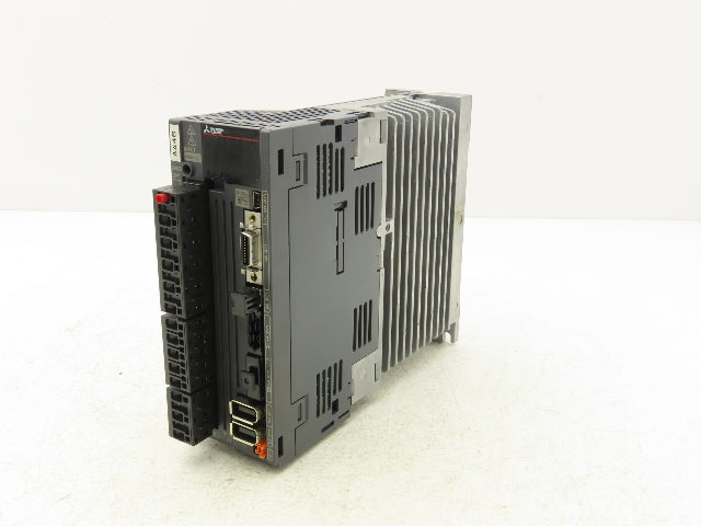 Mitsubishi MDS-EJH-V1-10 AC Servo Drive Unit 0.6kW 1.5A 3Ph 323V 0-360Hz Output