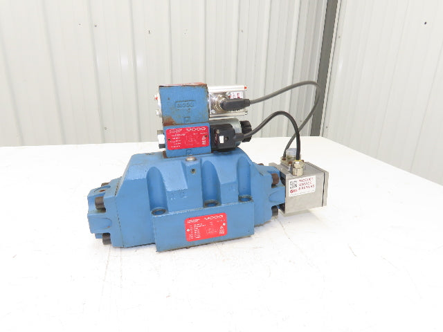 MOOG D684Z4815G Hydraulic Servo Directional Valve Analog Interface 350 Bar