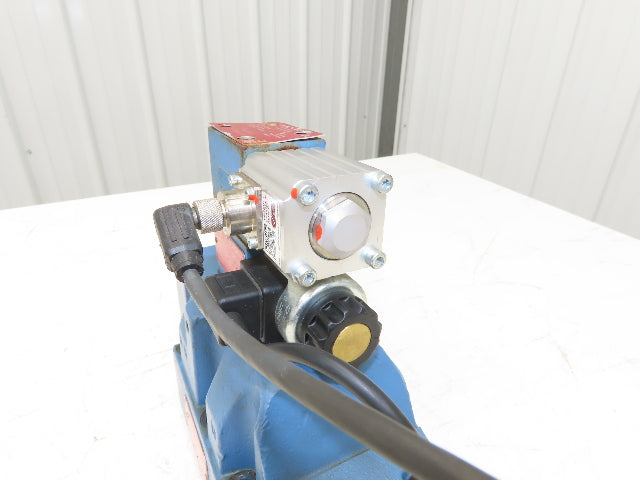 MOOG D684Z4815G Hydraulic Servo Directional Valve Analog Interface 350 Bar