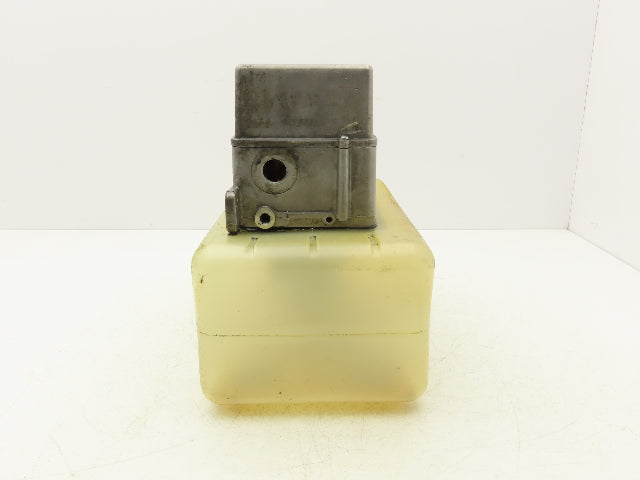 Showa LCB4 8210-1 Lubrication Oil Pump Machine Oiler 6L Tank 0.1 L/Min 200V