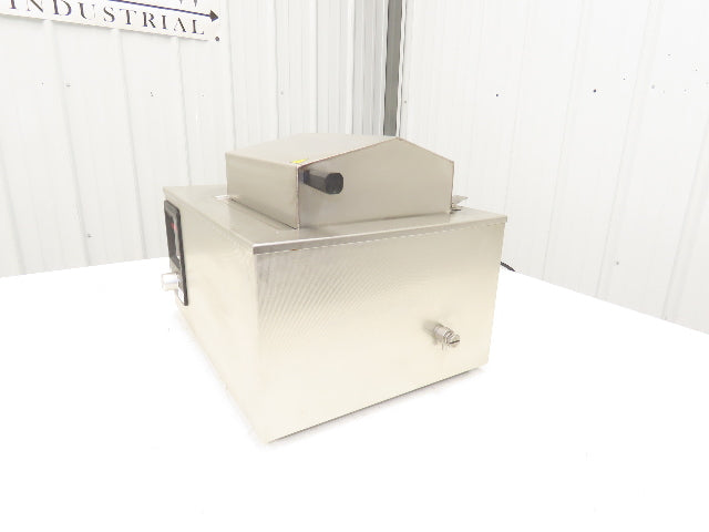 Memmert Oil Bath One7 Laboratory Oil Bath DIN 115VAC 200 Deg Celsius 7 Liter