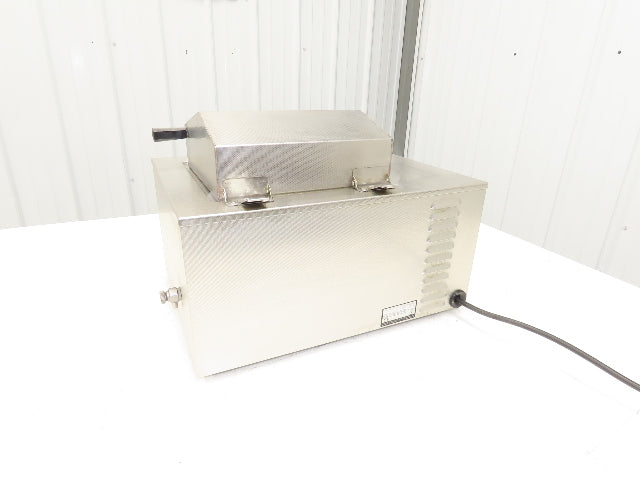 Memmert Oil Bath One7 Laboratory Oil Bath DIN 115VAC 200 Deg Celsius 7 Liter