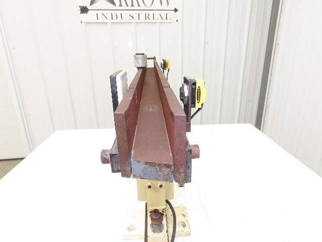 Hoosier Vibratory Linear Parts Feeder 33-1/2" Long 120V 1-1/4" W