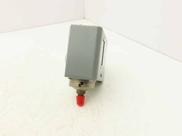 Johnson Controls P170AA-2C Pressure Control Switch 0-150 PSI 1/4" Flared