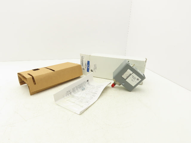 Johnson Controls P170AA-2C Pressure Control Switch 0-150 PSI 1/4" Flared