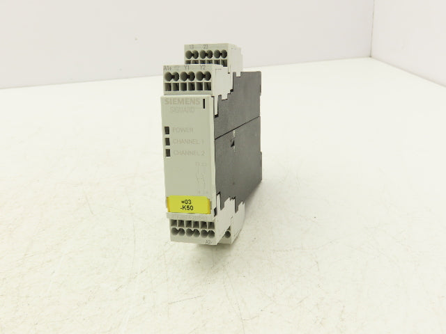 Siemens 3TK2824-2BB40 Digital Safety Relay Input Output Module 230V