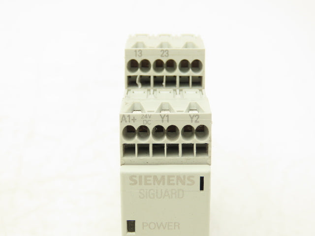 Siemens 3TK2824-2BB40 Digital Safety Relay Input Output Module 230V