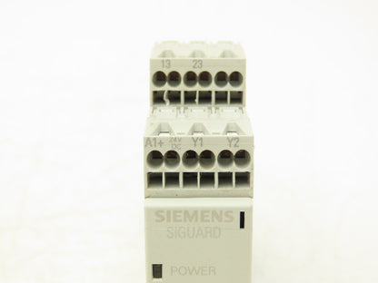 Siemens 3TK2824-2BB40 Digital Safety Relay Input Output Module 230V