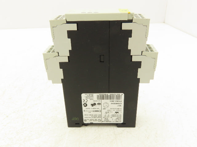 Siemens 3TK2824-2BB40 Digital Safety Relay Input Output Module 230V