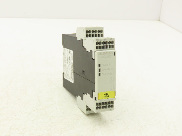 Siemens 3TK2824-2BB40 Digital Safety Relay Input Output Module 230V