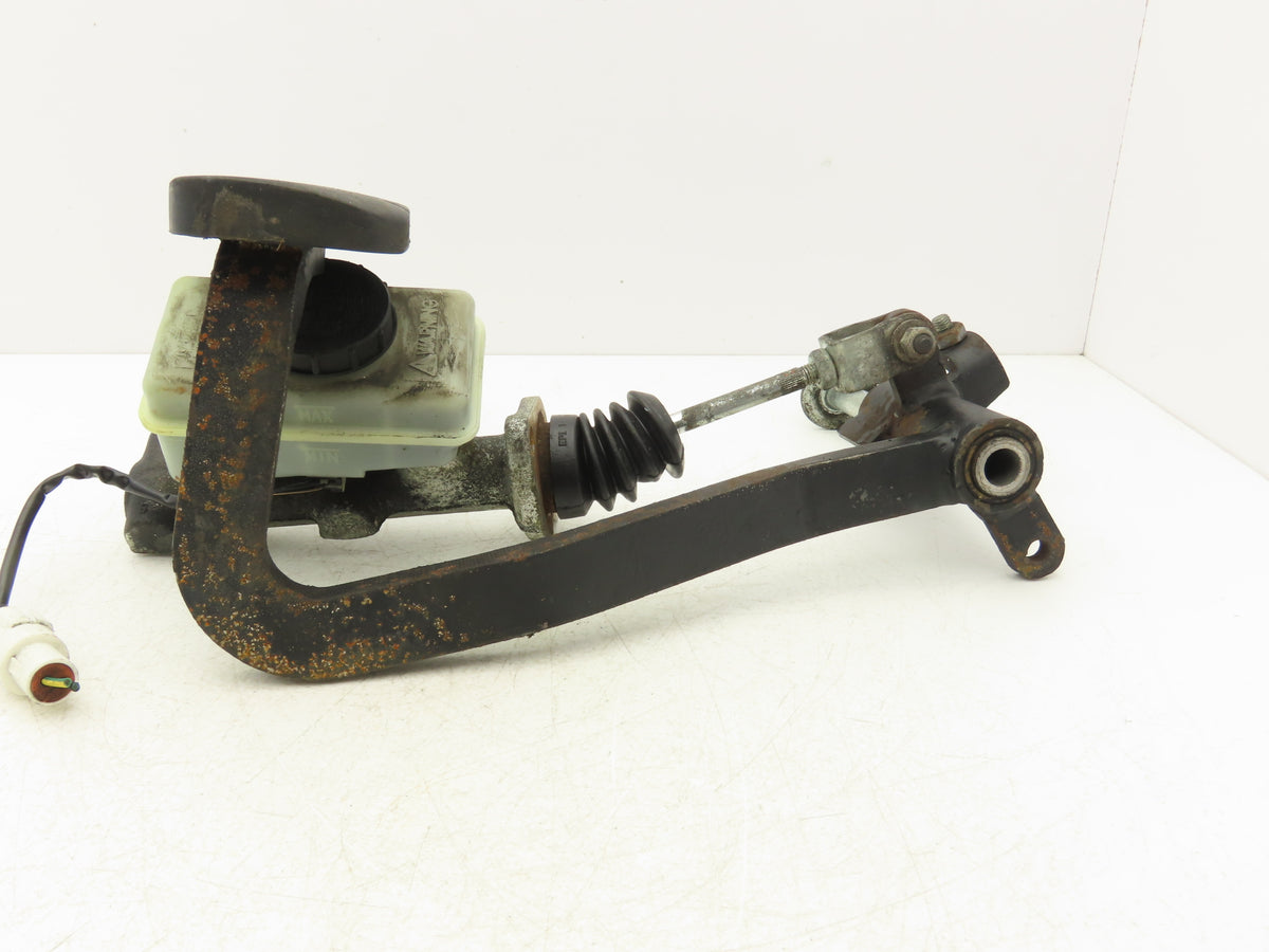 Hyster E60Z-33 Brake Pedal Master Cylinder Assembly