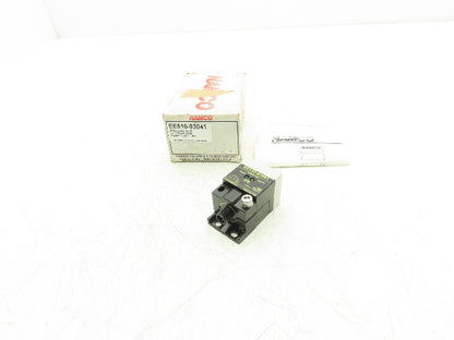 Namco EE510-93041 Inductive Proximity Sensor Hammerhead Nine Way 10-30 VDC