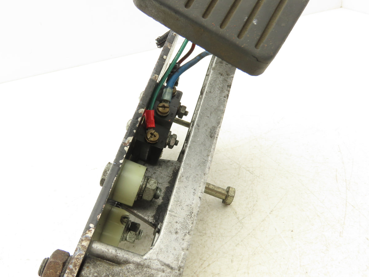Hyster E50Z-33 Electric Forklift Brake Pedal & Master Cylinder Assembly