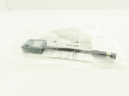 Allen Bradley 802B-CSABXSXD4 Compact Limit Switch Top Push 0.2mm Travel Lot of 2
