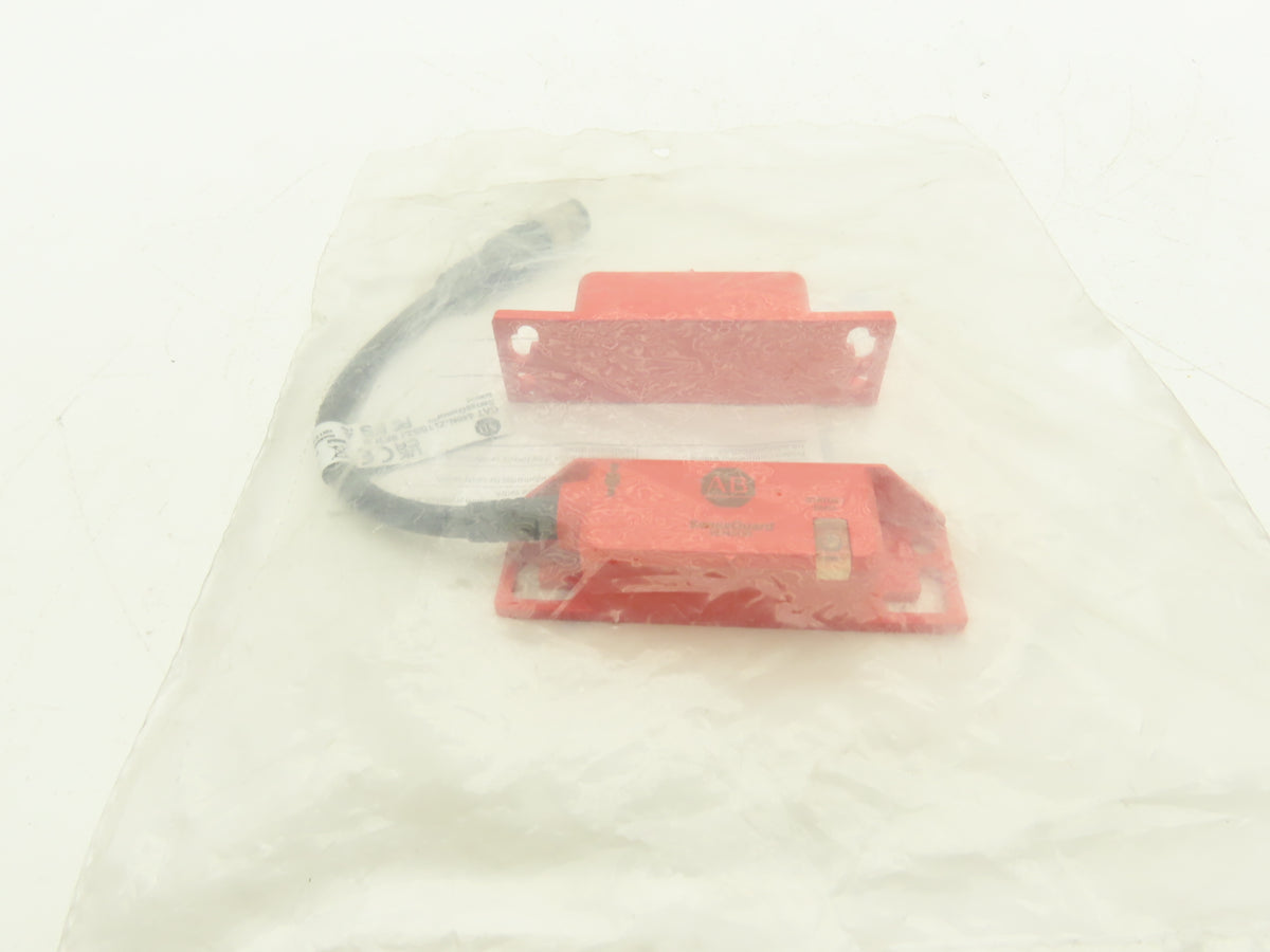 Allen Bradley 440N-Z21SS2J SensaGuard Interlock Switch 6" Lead 5 Pin Micro M12