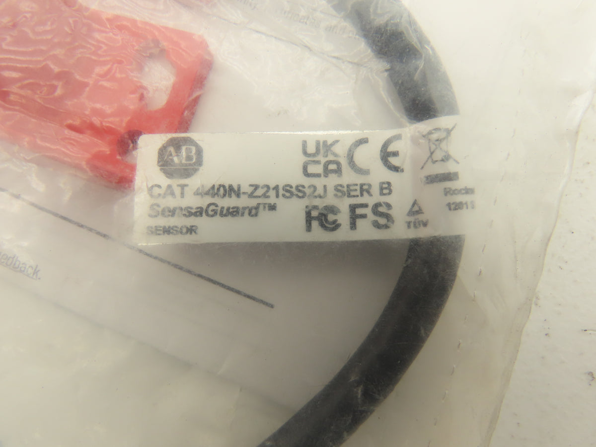 Allen Bradley 440N-Z21SS2J SensaGuard Interlock Switch 6" Lead 5 Pin Micro M12