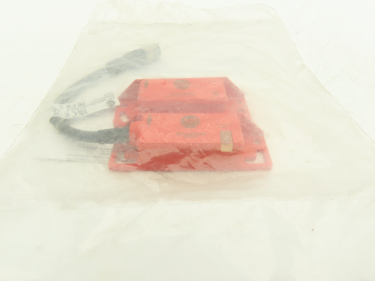Allen Bradley 440N-Z21SS2J SensaGuard Interlock Switch 6" Lead 5 Pin Micro M12