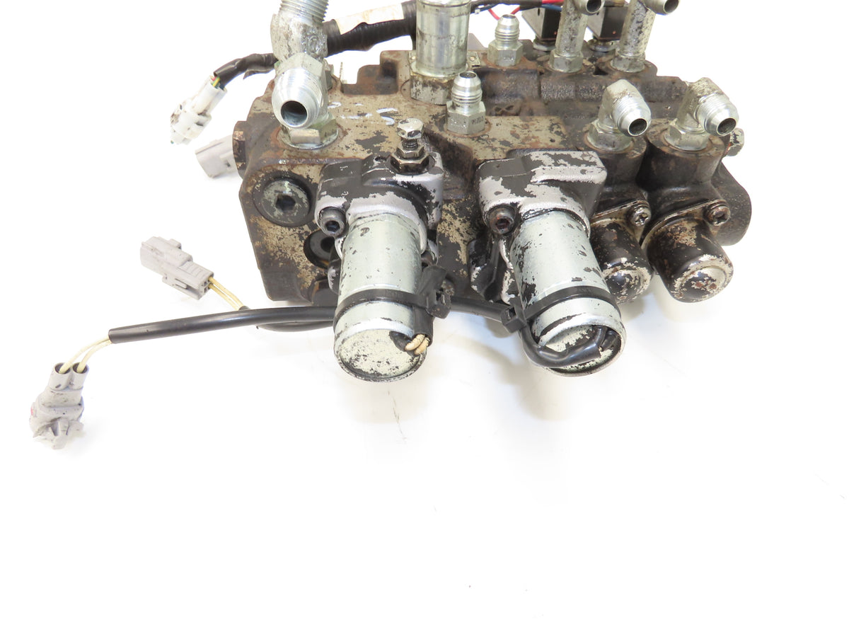 Toyota 67630-U2160-71 Hydraulic 4-Spool Forklift Mast Control Valve Off 7FBCU18