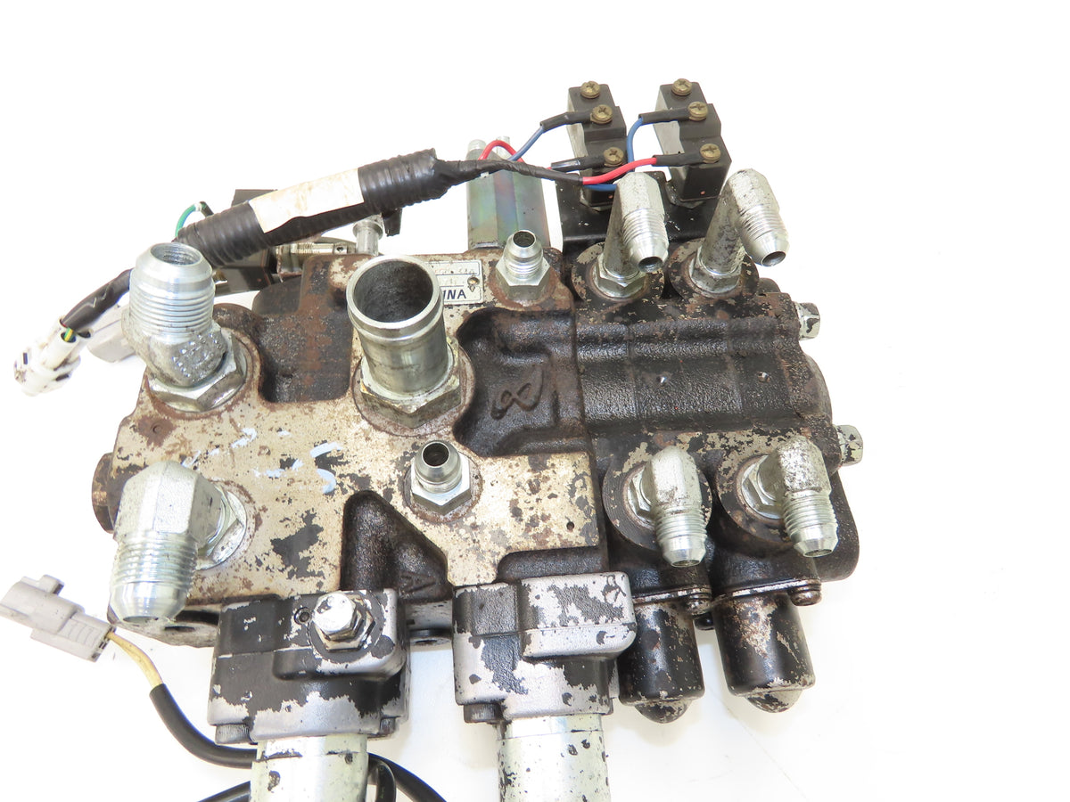 Toyota 67630-U2160-71 Hydraulic 4-Spool Forklift Mast Control Valve Off 7FBCU18